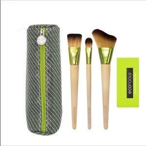 ecoTOOLS 3pc brush set w/ makeup bag.
